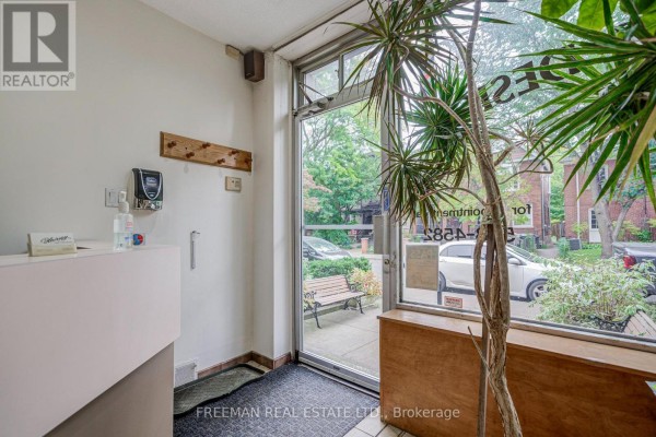 492 Manning Avenue, Toronto, ON M6G2V7 Photo 5