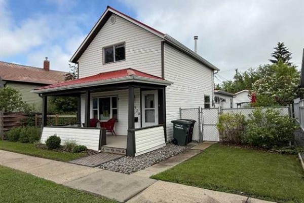 Kitchen - 4920 51 Avenue, Vermilion, AB T9X1S8 Photo 4