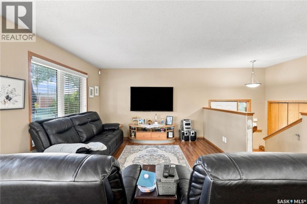 Laundry room - 4920 Dewdney Avenue, Regina, SK S4T1B8 Photo 5