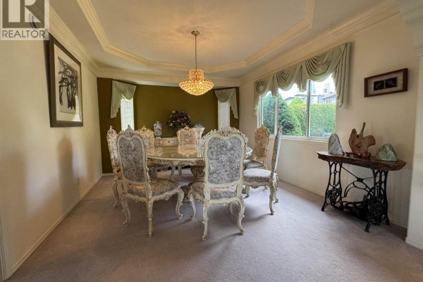 4920 Sardis Crescent, Burnaby, BC V5H3K3 Photo 4