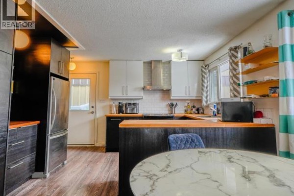 Living room - 4921 46 Street, Yellowknife, NT X1A1L1 Photo 2