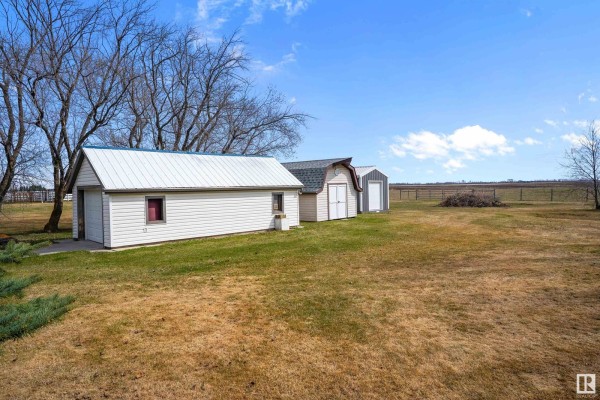 Family room - 49229 Range Rd 263, Rural Leduc County, AB T0C0V0 Photo 4