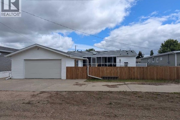 Hall - 4926 59 Street, Killam, AB T0B2L0 Photo 3