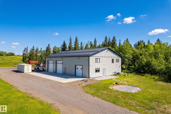 Family room - 49279 Rge Rd 240, Rural Leduc County, AB T4X0Z6 Photo 4