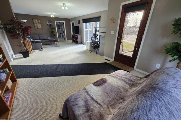 4929 53 St, Entwistle, AB, photo 2