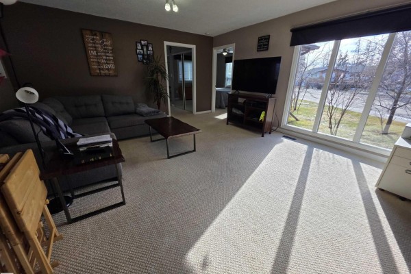 4929 53 St, Entwistle, AB, photo 3