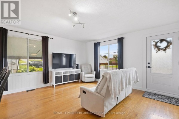Primary Bedroom - 493 Catherine Street, Hawkesbury, ON K6A1Z8 Photo 4