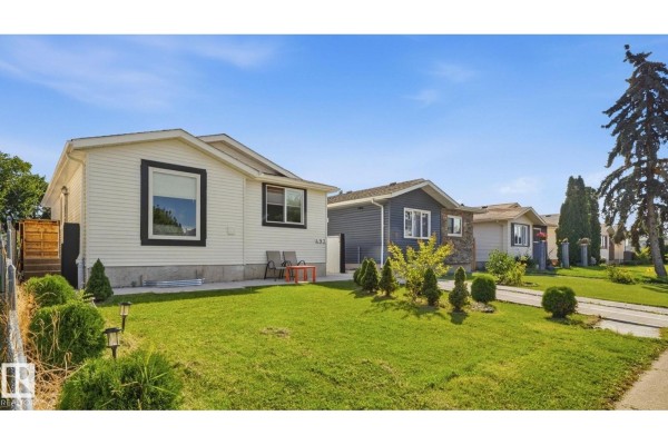 Kitchen - 493 Kirkness Rd Nw, Edmonton, AB T5Y2J1 Photo 2