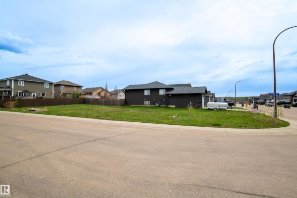 4930 57 Av, Cold Lake, AB T9M0E7 Photo 4
