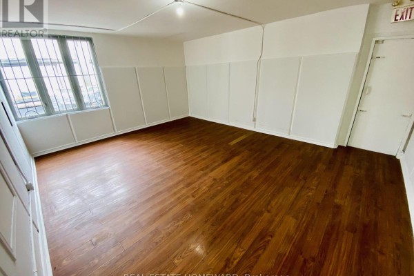 493a Danforth Avenue, Toronto, ON M4K1P5 Photo 2