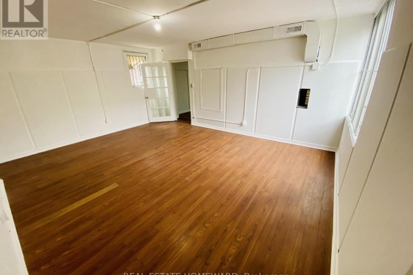 493a Danforth Avenue, Toronto, ON M4K1P5 Photo 5