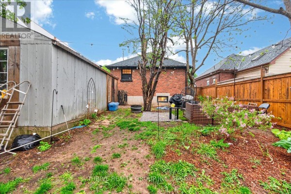 Backyard with shed, grill, and outdoor furniture - 494 Highbury Avenue N London East