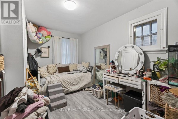 Bedroom with daybed, vanity with lights, and stuffed animal hammock - 494 Highbury Avenue N London East