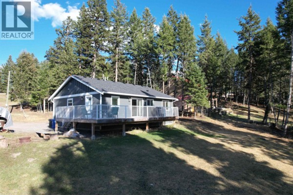 Mud room - 4942 Kyllo Road, 108 Mile Ranch, BC V0K2Z0 Photo 5