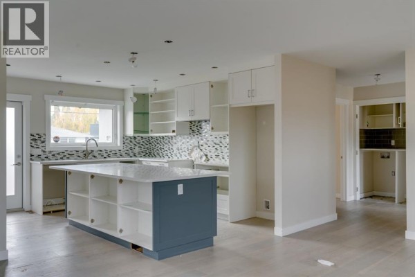Dining room - 4947 10 Avenue Sw, Calgary, AB T3C0M3 Photo 4