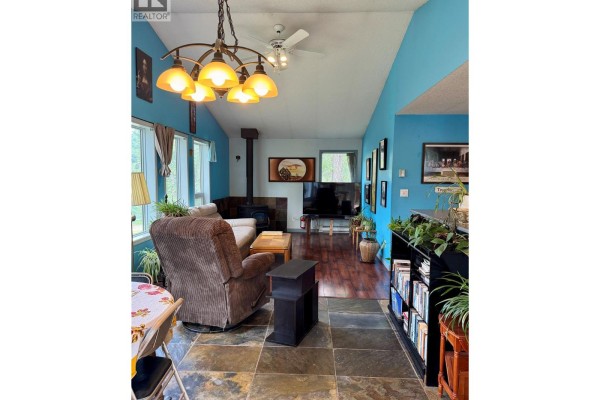 Dining room - 4949 Luxor Creek Road, Edgewater, BC V0A1B0 Photo 5