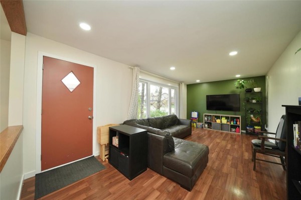 Primary Bedroom - 495 Bonner Avenue, Winnipeg, MB R2G1B4 Photo 3