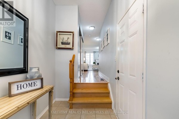 Kitchen - 495 Rossland Road E, Ajax, ON L1Z0K8 Photo 3