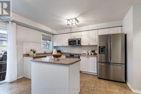 Eating area - 495 Rossland Road E, Ajax, ON L1Z0K8 Photo 4