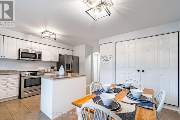 Family room - 495 Rossland Road E, Ajax, ON L1Z0K8 Photo 5