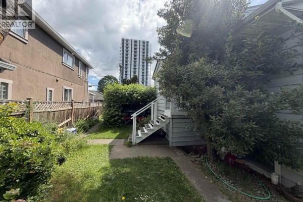 495 W 39th Avenue, Vancouver, BC V5Y2P8 Photo 2