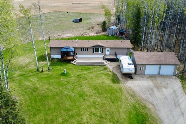 Bedroom 2 - 49517 Range Road 90, Rural Brazeau County, AB T7A2A3 Photo 2
