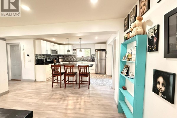 Pantry - 4954 Stevens Avenue, Canal Flats, BC V0B1B0 Photo 4