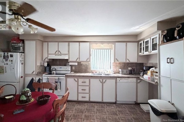 Bath (# pieces 1-6) - 496 Principal, Clair, NB E7A2G7 Photo 4