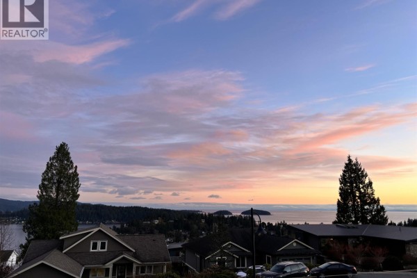 496 Spyglass Place, Gibsons, BC, photo 2