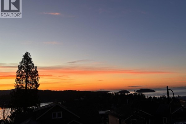 496 Spyglass Place, Gibsons, BC V0N1V9 Photo 4