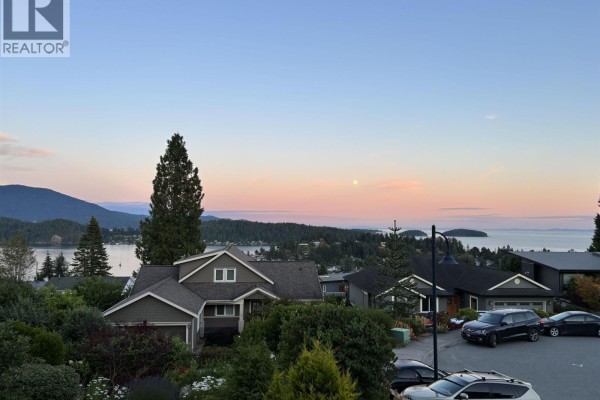 496 Spyglass Place, Gibsons, BC V0N1V9 Photo 5