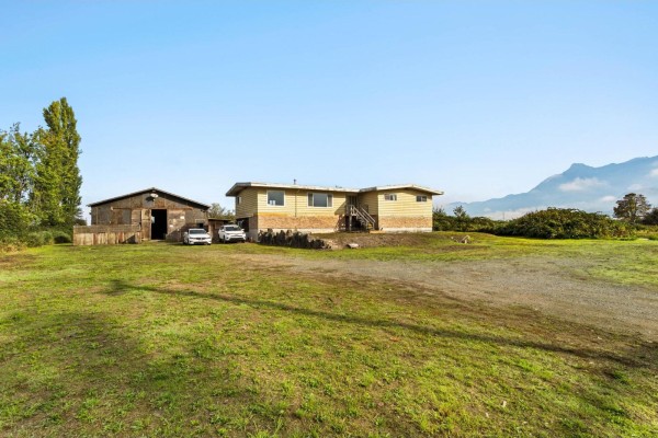 Family room - 49615 Prairie Central Road, East Chilliwack, Chilliwack, BC V2P6H3 Photo 2