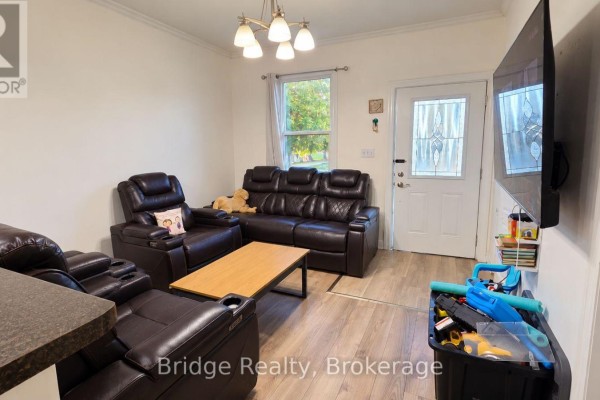 Bedroom 2 - 497 Simcoe Street, London East, ON N6B1K3 Photo 4