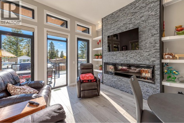 Foyer - 4978 Ponderosa Crescent, Canal Flats, BC V0B1B0 Photo 4