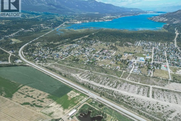 4980 Baillie Grohman Avenue, Canal Flats, BC V0B1B0 Photo 2