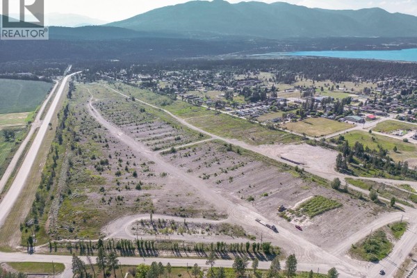 4980 Baillie Grohman Avenue, Canal Flats, BC V0B1B0 Photo 4