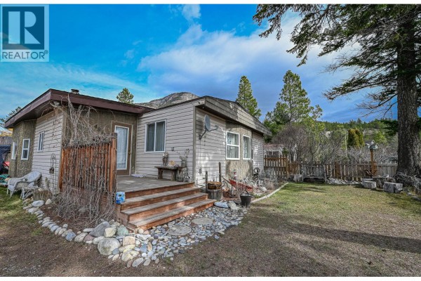 4981 Spruce Avenue, Canal Flats, BC, photo 2