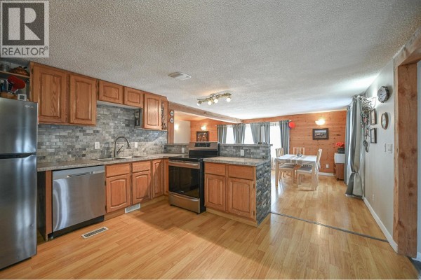 4981 Spruce Avenue, Canal Flats, BC, photo 3