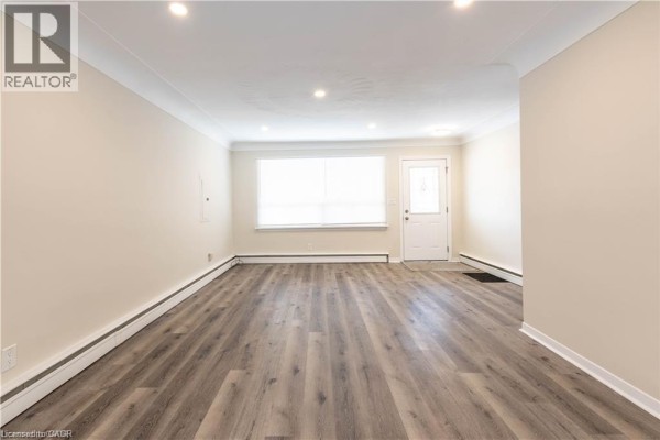 Kitchen - 499 East 16th Street, Hamilton, ON L9A4K9 Photo 5