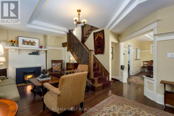 Dining room - 499 Parkside Drive, Toronto, ON M6R2Z9 Photo 4