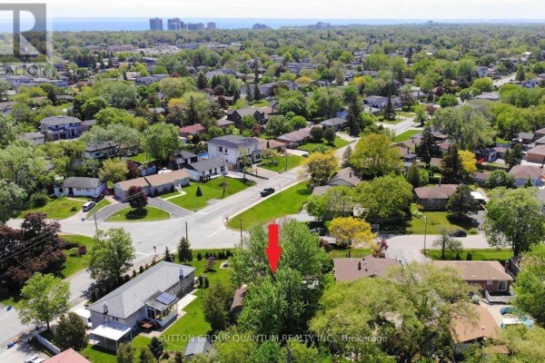 Aerial view of suburban neighborhood with solar panels and sunroom - 499 Valley Drive N Oakville