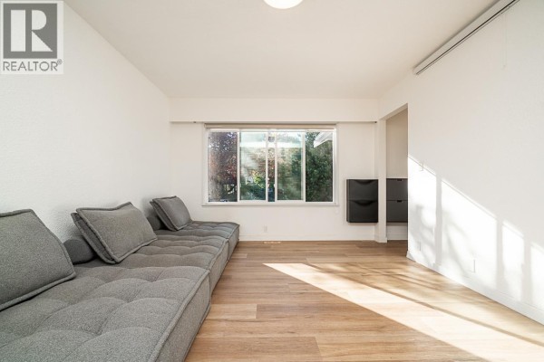 4xxx Eton Street, Burnaby, BC V5C1K1 Photo 4