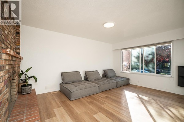 4xxx Eton Street, Burnaby, BC V5C1K1 Photo 5