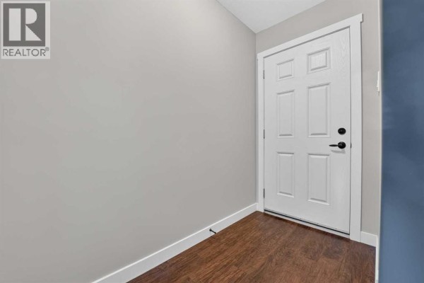 Living room - 5, 3814 Sundance Close, Coalhurst, AB T0L0V0 Photo 2