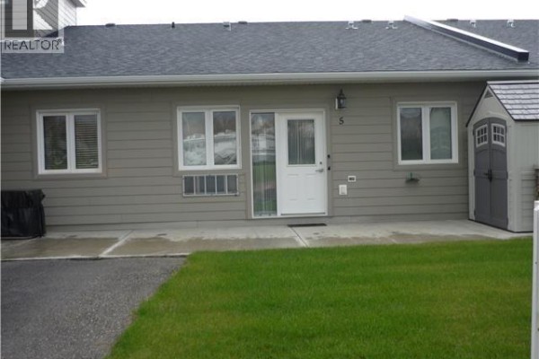 3pc Bathroom - 5, 4304 51 Street, Spirit River, AB T0H3G0 Photo 2