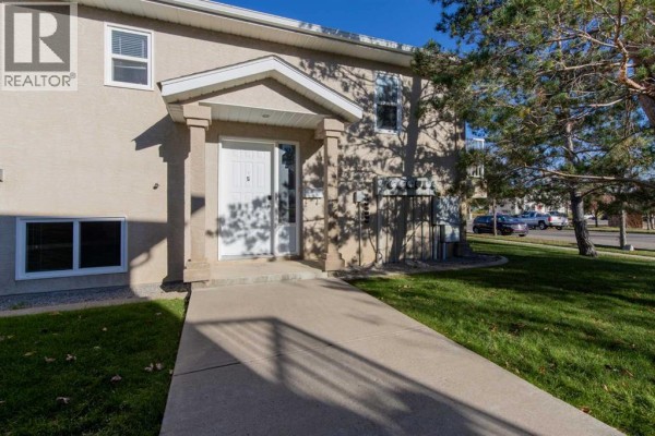 Living room - 5, 5 Tartan Boulevard W, Lethbridge, AB T1J5Y5 Photo 5