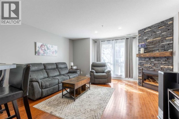 Living room - 5, 635 6 Street S, Lethbridge, AB T1J2E4 Photo 4