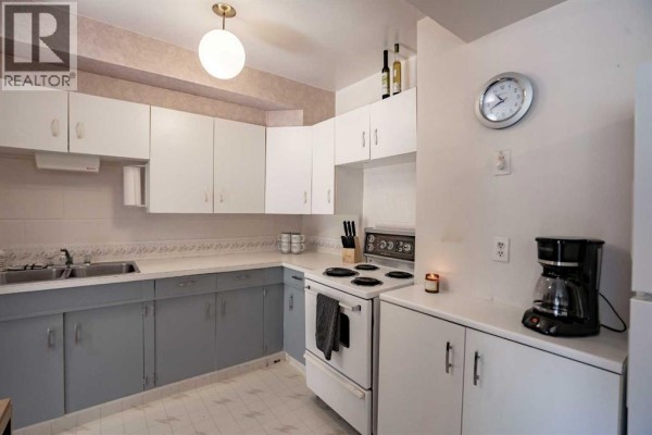 4pc Bathroom - 5, 8808 96 Street, Peace River, AB T8S1G6 Photo 4