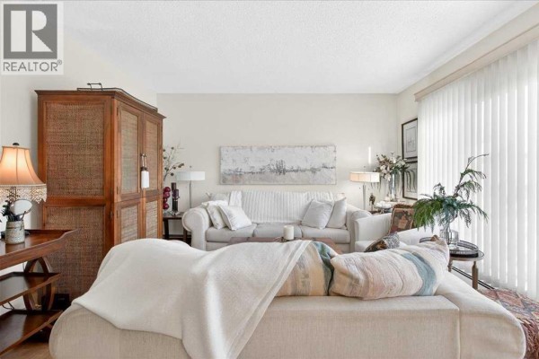 Living room - 5, 916 3 Avenue Nw, Calgary, AB T2N0J6 Photo 5