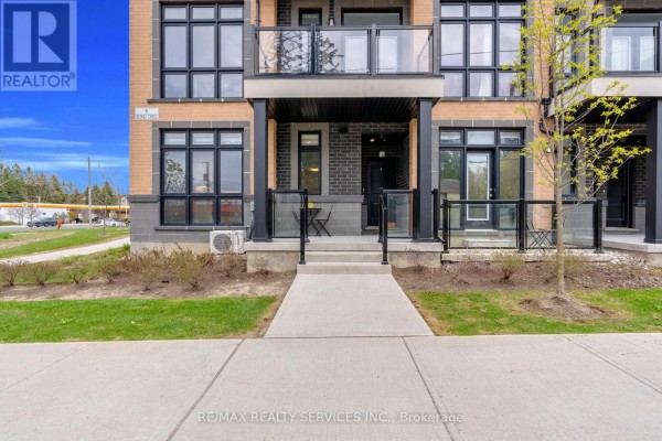 5 - 1 Bond Crescent, Richmond Hill, ON L4E1J4 Photo 4